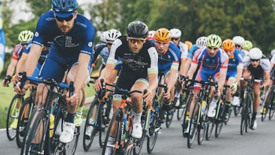 中国田径锦标赛回放截图 - 运动员在赛道上冲刺