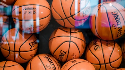 中国女排比赛精彩瞬间回放截图 - 队员跳起扣球